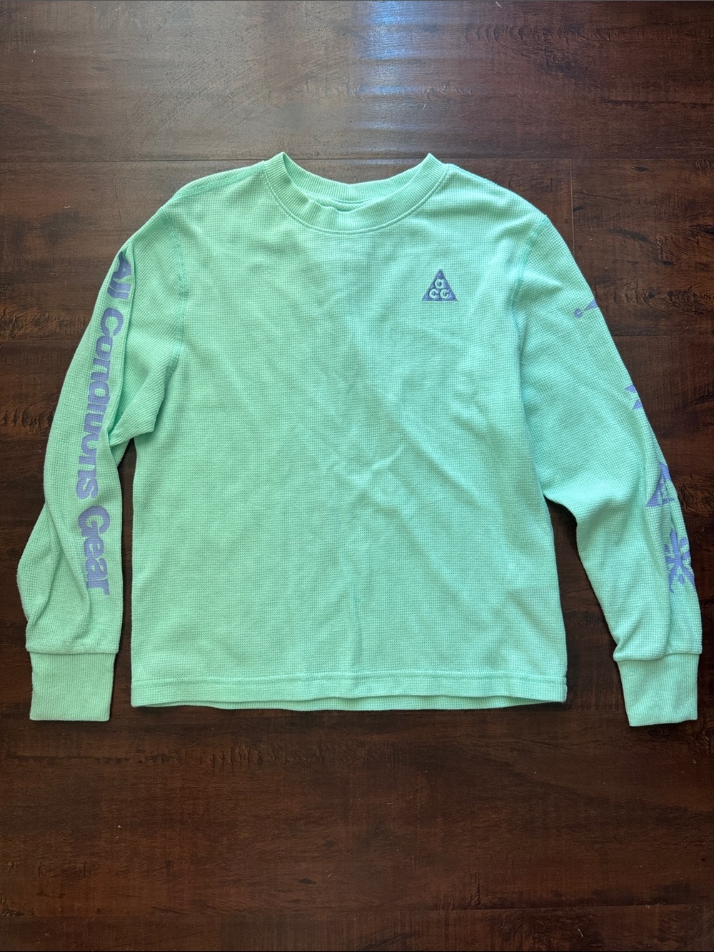 Nike ACG Kids Mint Green Long-Sleeve Crew with Purple Logo size 6-7yrs